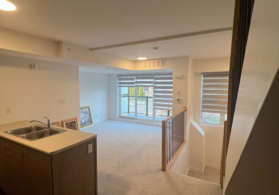 300-railway-engine-house-way-whitby-ontario-e13580006