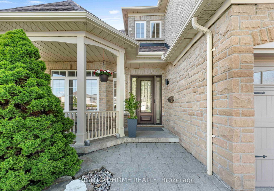 1048-mcquay-boulevard-whitby-ontario-e13580704