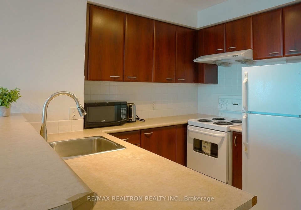 38-lee-centre-drive-toronto-scarborough-ontario-e13581900