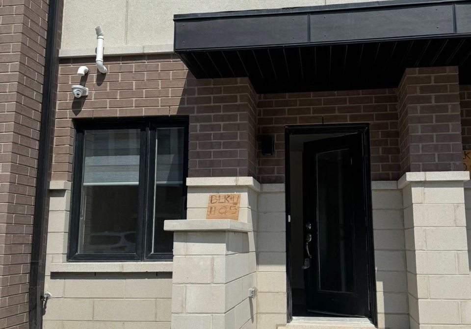 1695-dersan-street-pickering-ontario-e13581936