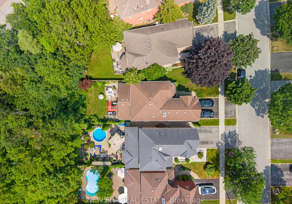 1798-autumn-crescent-pickering-ontario-e13582944