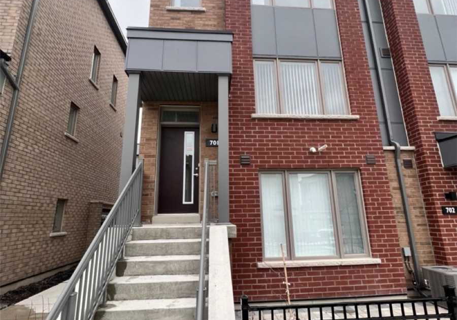 1525-kingston-road-pickering-ontario-e13585140