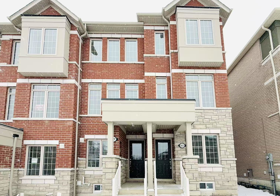 925-crowsnest-hollow-pickering-ontario-e13586812