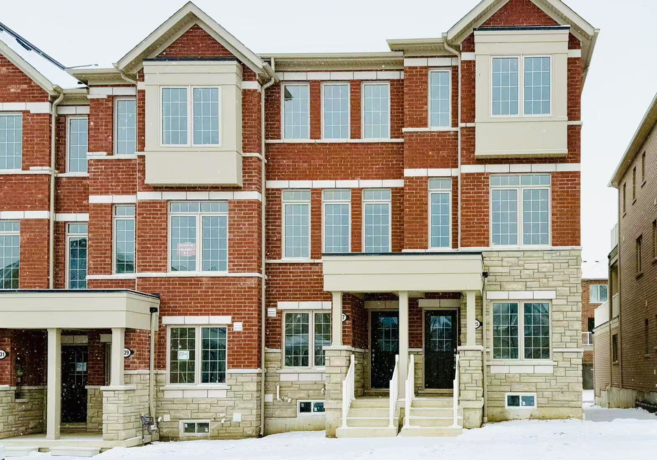 925-crowsnest-hollow-pickering-ontario-e13586812
