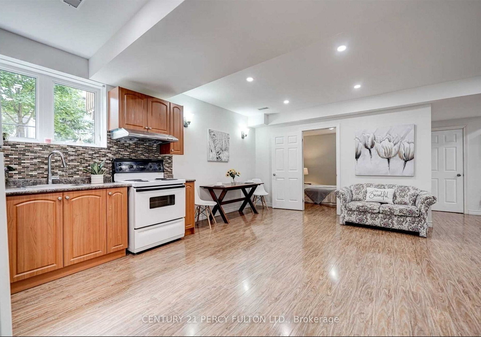 2359-pilgrim-square-oshawa-ontario-e13587736
