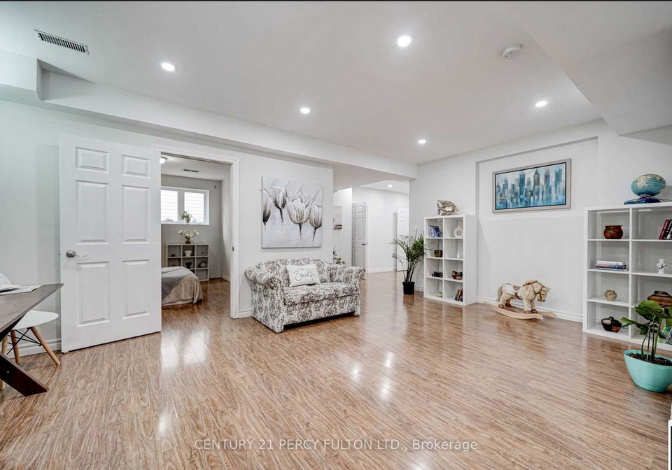 2359-pilgrim-square-oshawa-ontario-e13587736