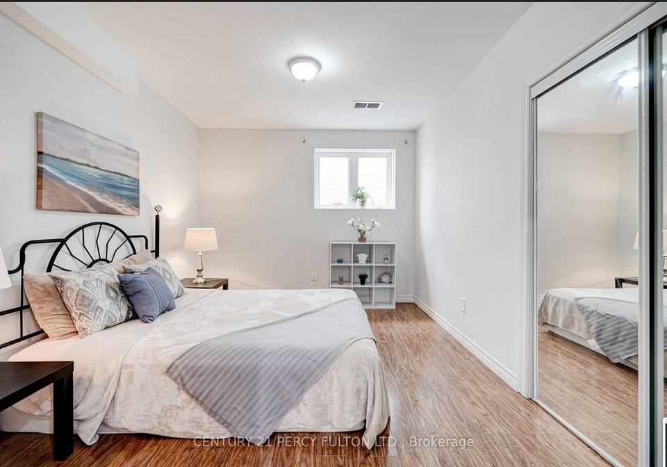 2359-pilgrim-square-oshawa-ontario-e13587736