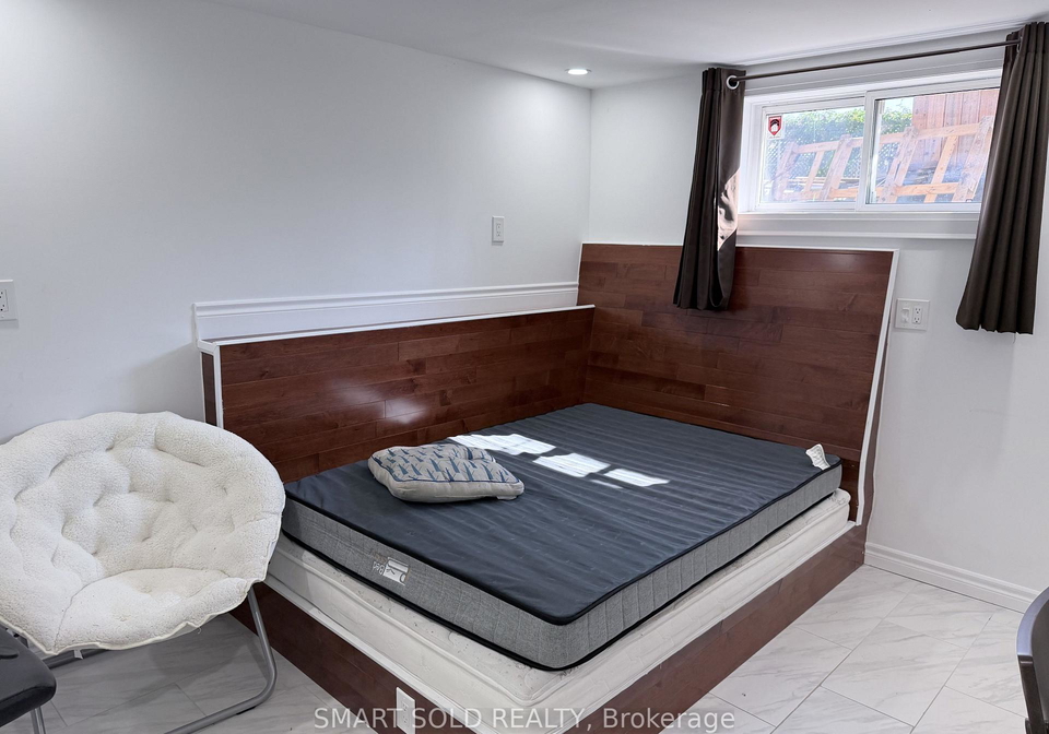 39-glendower-circuit-toronto-scarborough-ontario-e13589176
