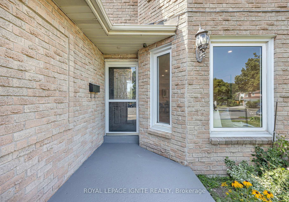 39-saddleback-court-toronto-scarborough-ontario-e13589360