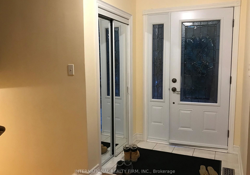 11-misthollow-square-toronto-scarborough-ontario-e13589576