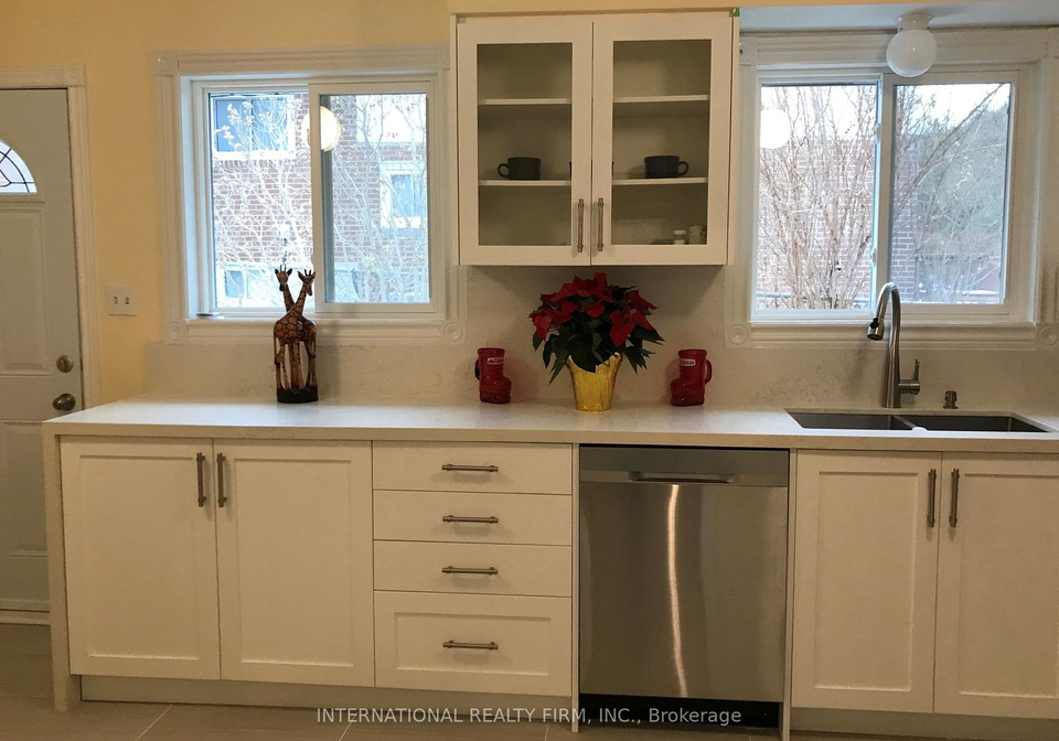 11-misthollow-square-toronto-scarborough-ontario-e13589576