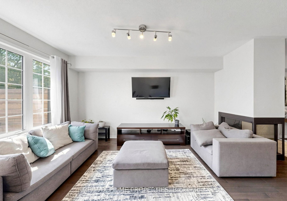 11-keenlyside-lane-ajax-ontario-e13590628