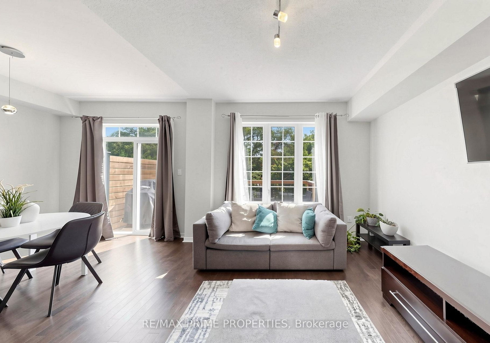 11-keenlyside-lane-ajax-ontario-e13590628