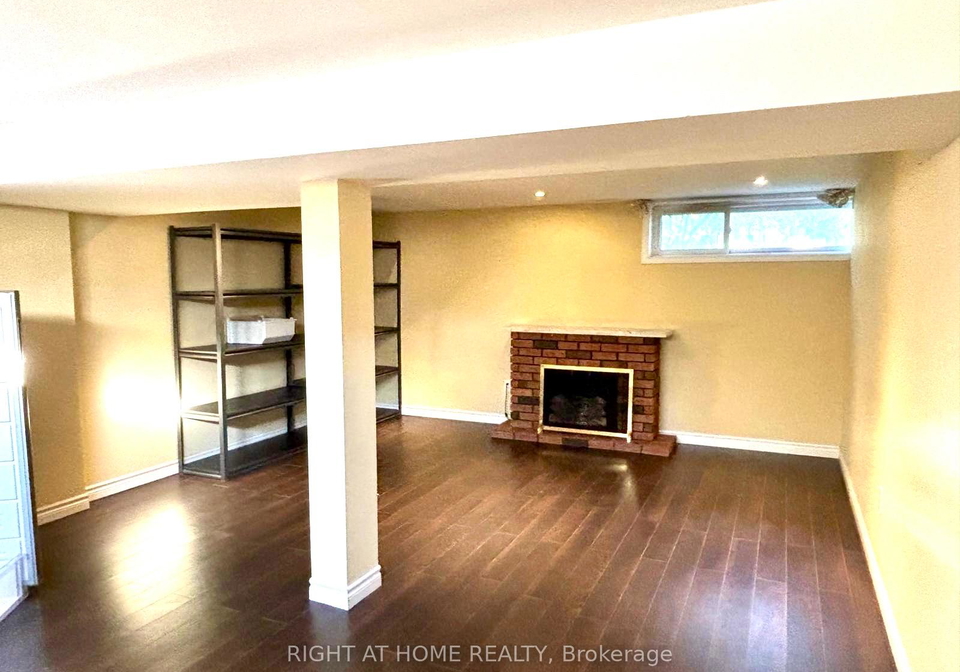 46-shrewsbury-square-toronto-scarborough-ontario-e13591308