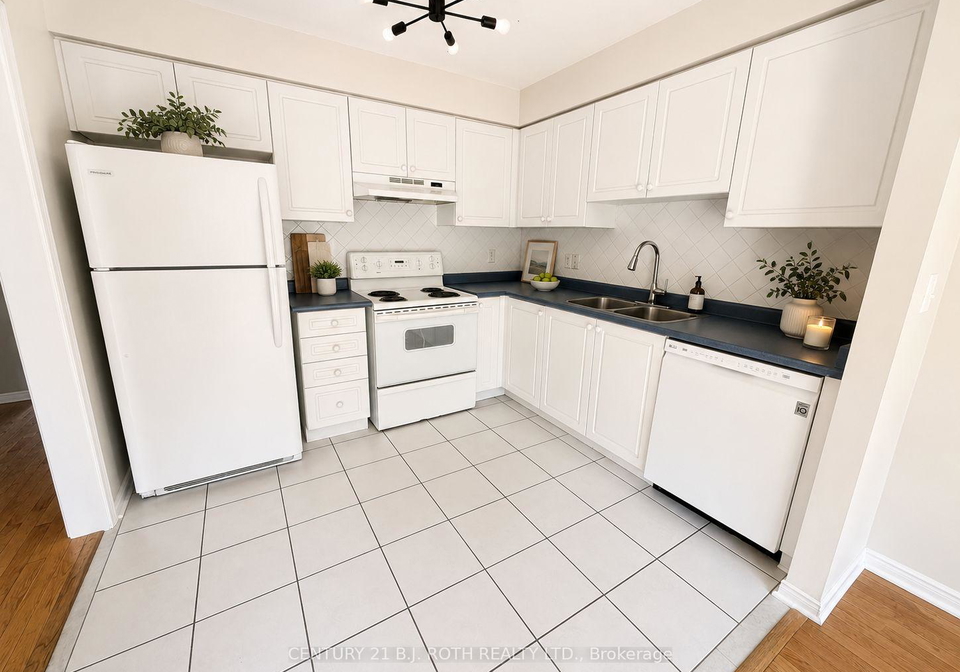 sprucedale-way-whitby-ontario-e13592894
