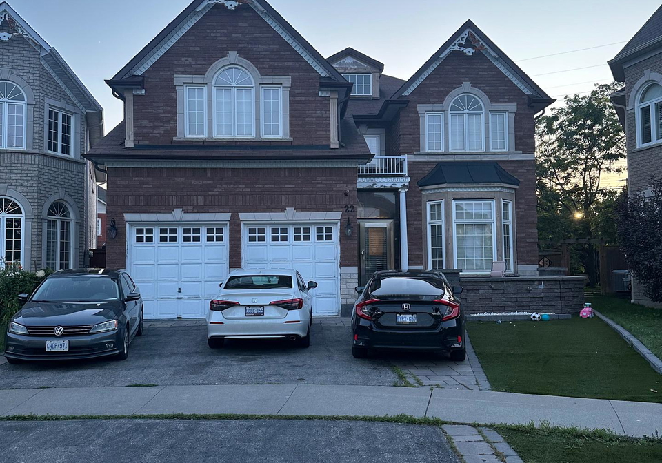 22-stammers-drive-ajax-ontario-e13595024