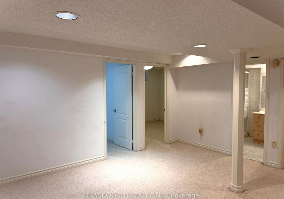 108-wharton-square-toronto-scarborough-ontario-e13595320