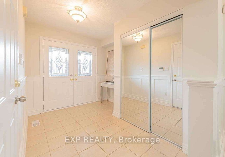 8-rampart-crescent-whitby-ontario-e13595332