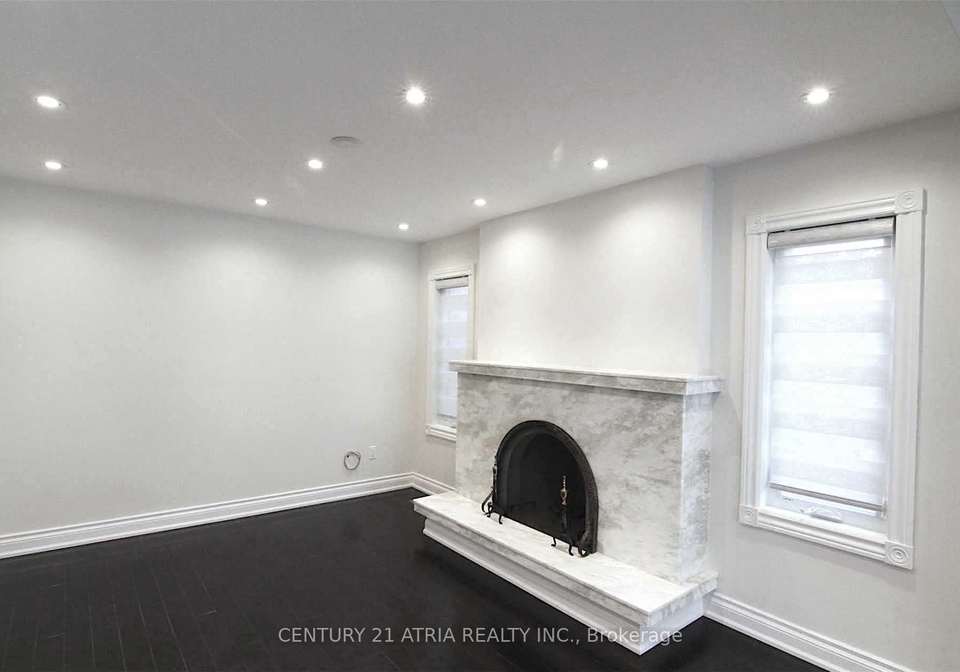 40-alanbull-square-toronto-scarborough-ontario-e13595422