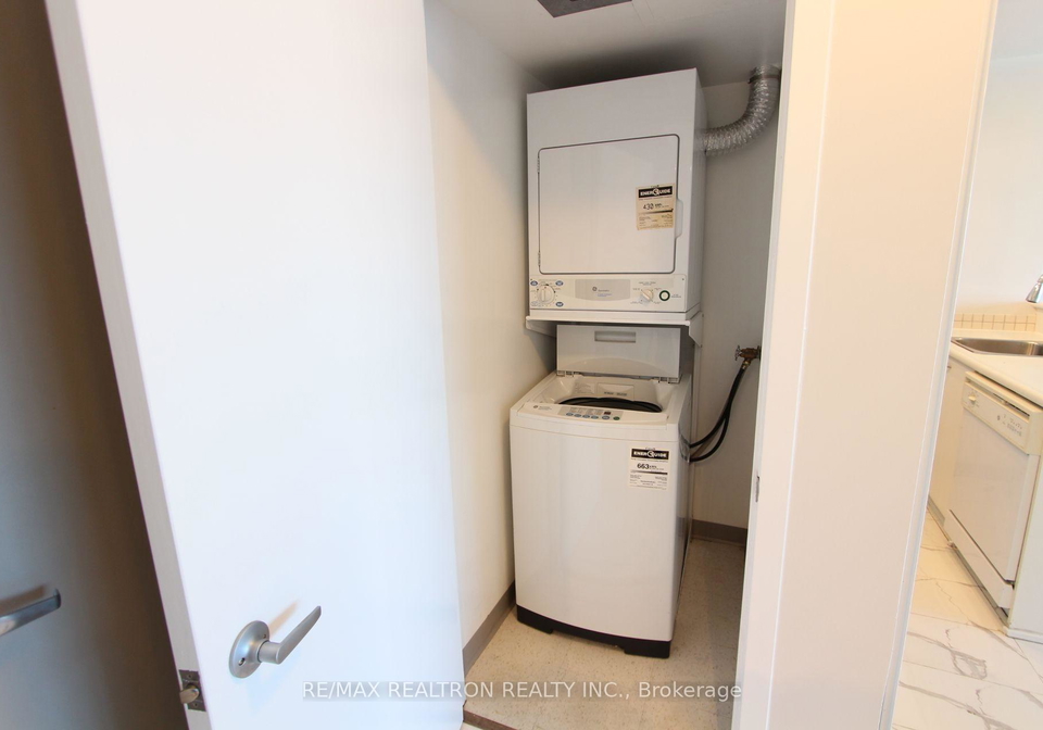 36-lee-centre-drive-toronto-scarborough-ontario-e13595804