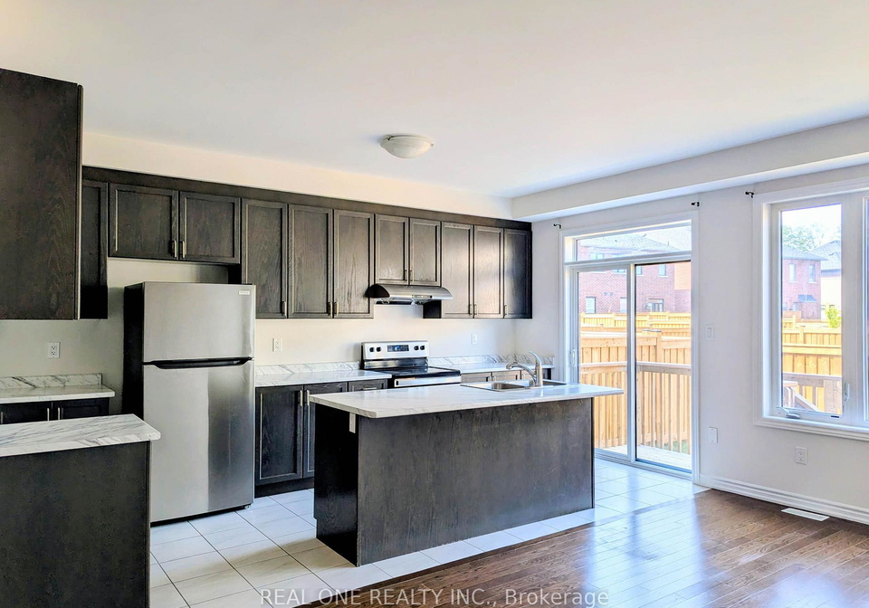 7-oreilly-street-whitby-ontario-e13596184