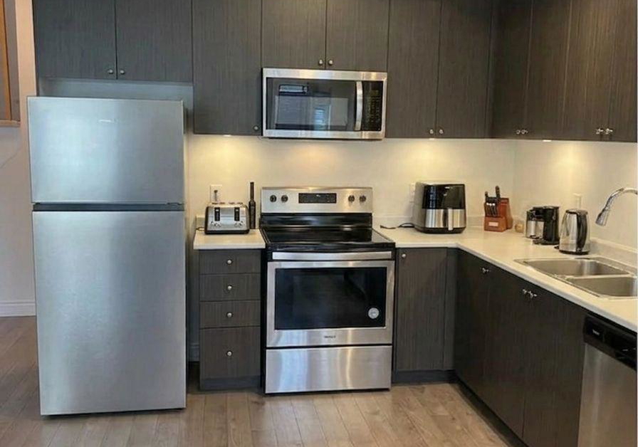 1555-kingston-road-pickering-ontario-e13599000