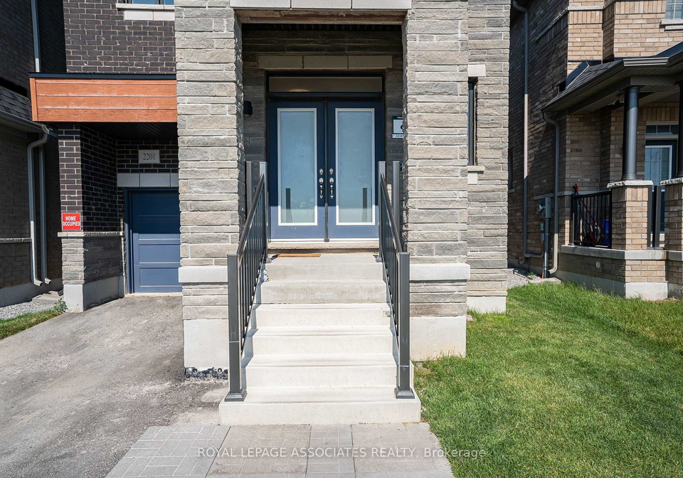 2201-crystal-drive-oshawa-ontario-e13599010
