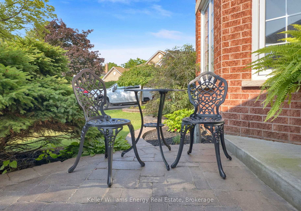 35-living-court-clarington-ontario-e13599224