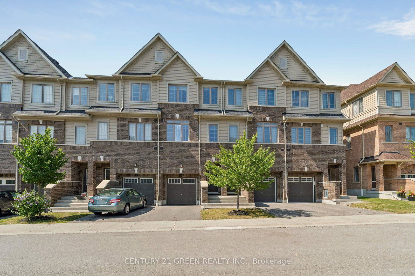 223-danzatore-path-oshawa-ontario-e13599286