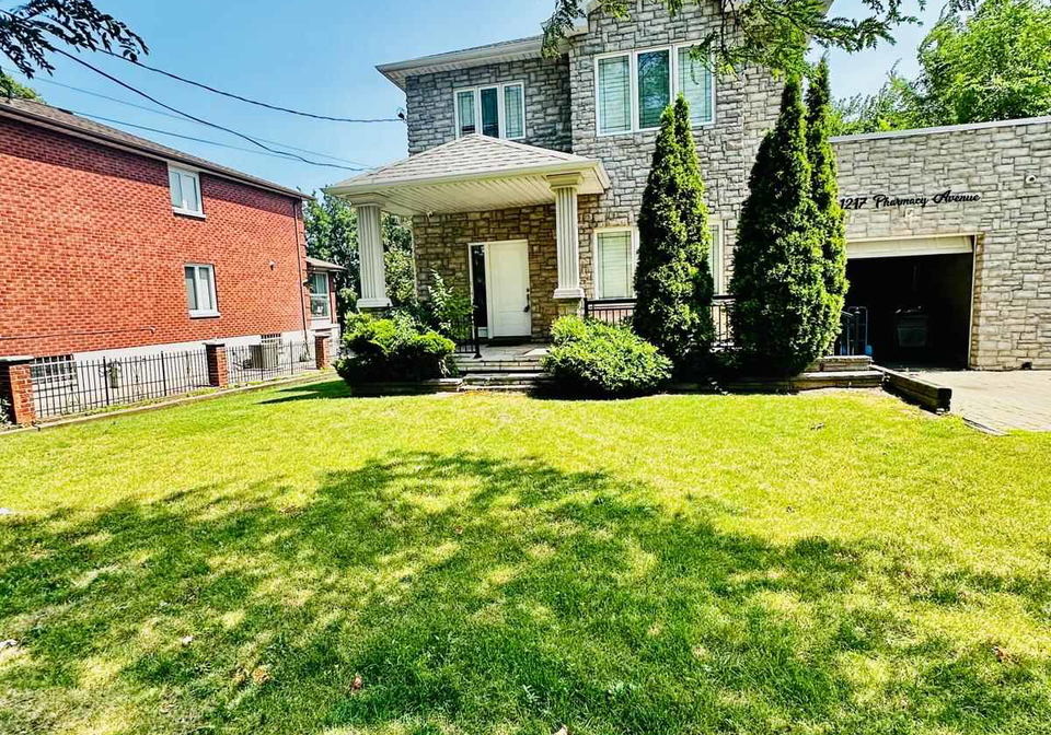 1217-pharmacy-avenue-toronto-scarborough-ontario-e13602896