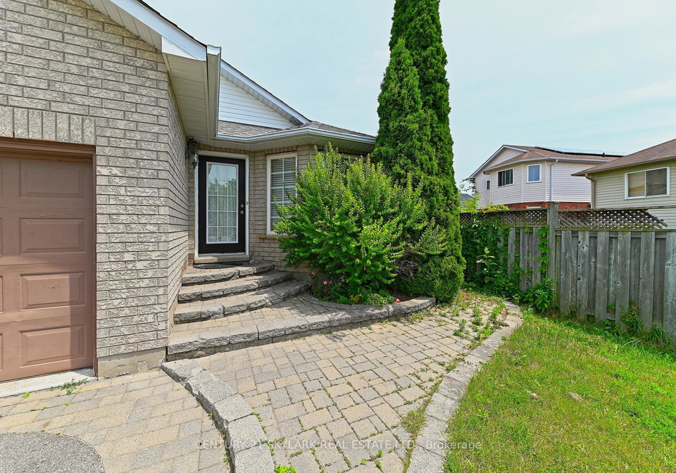 1922-dalhousie-crescent-oshawa-ontario-e13604894