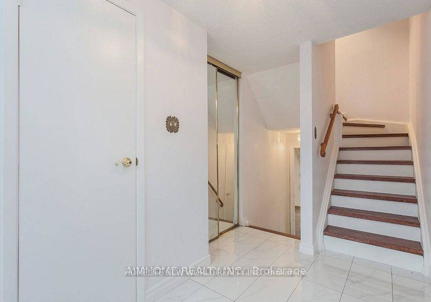 30-chichester-place-toronto-scarborough-ontario-e13606596