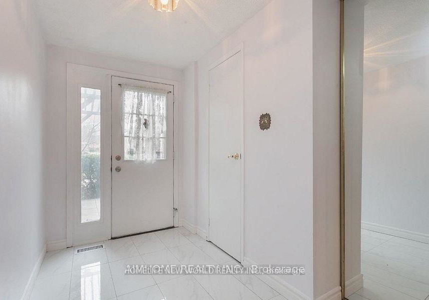 30-chichester-place-toronto-scarborough-ontario-e13606596