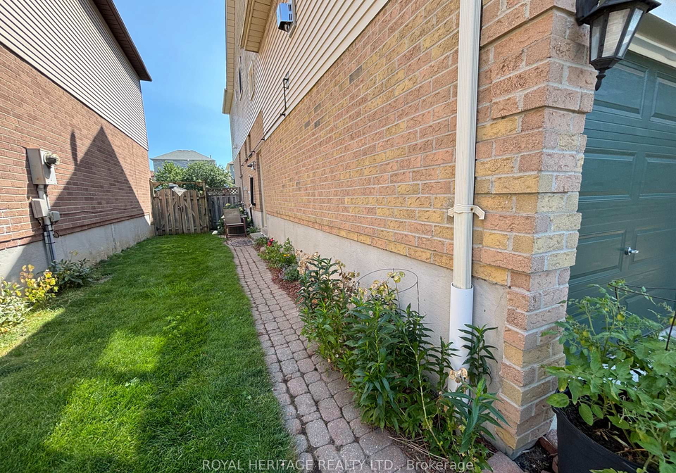 9-dowers-drive-ajax-ontario-e13607436