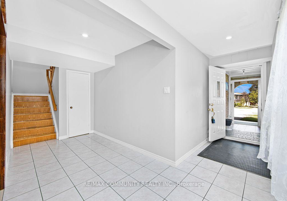 17-tineta-crescent-toronto-scarborough-ontario-e13609424