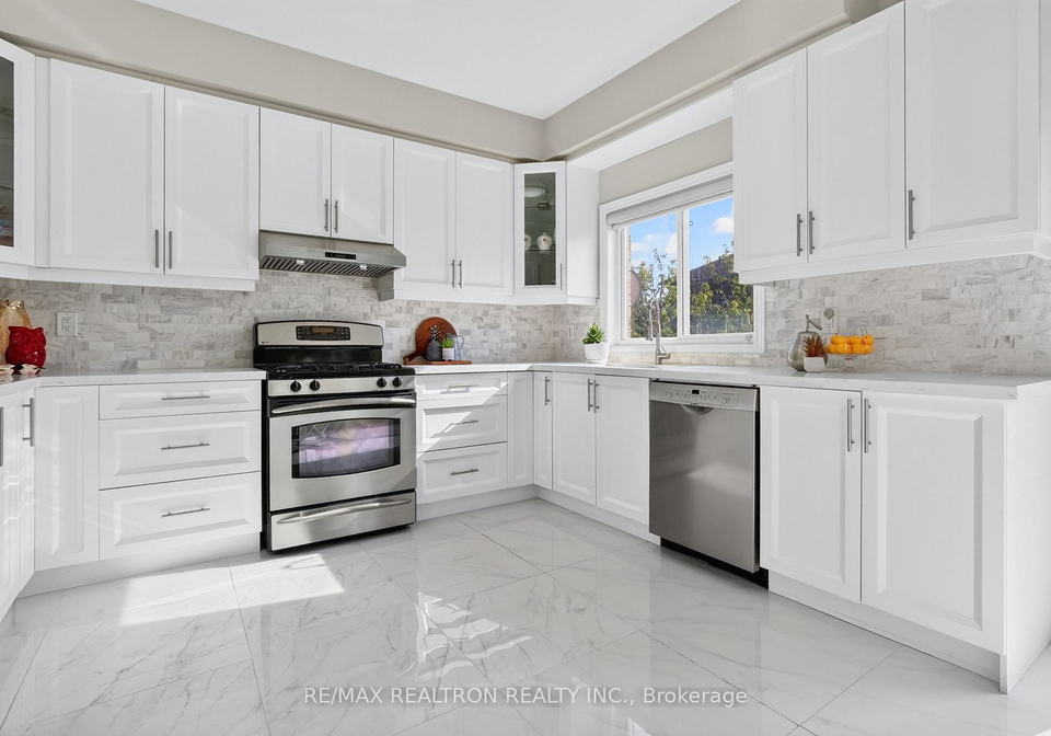 18-carter-bennett-drive-ajax-ontario-e13609716