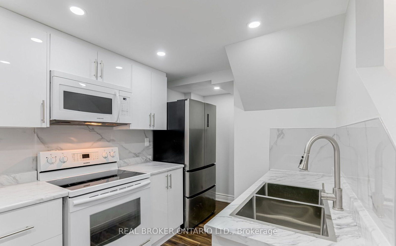 47-rotary-drive-toronto-scarborough-ontario-e13611404