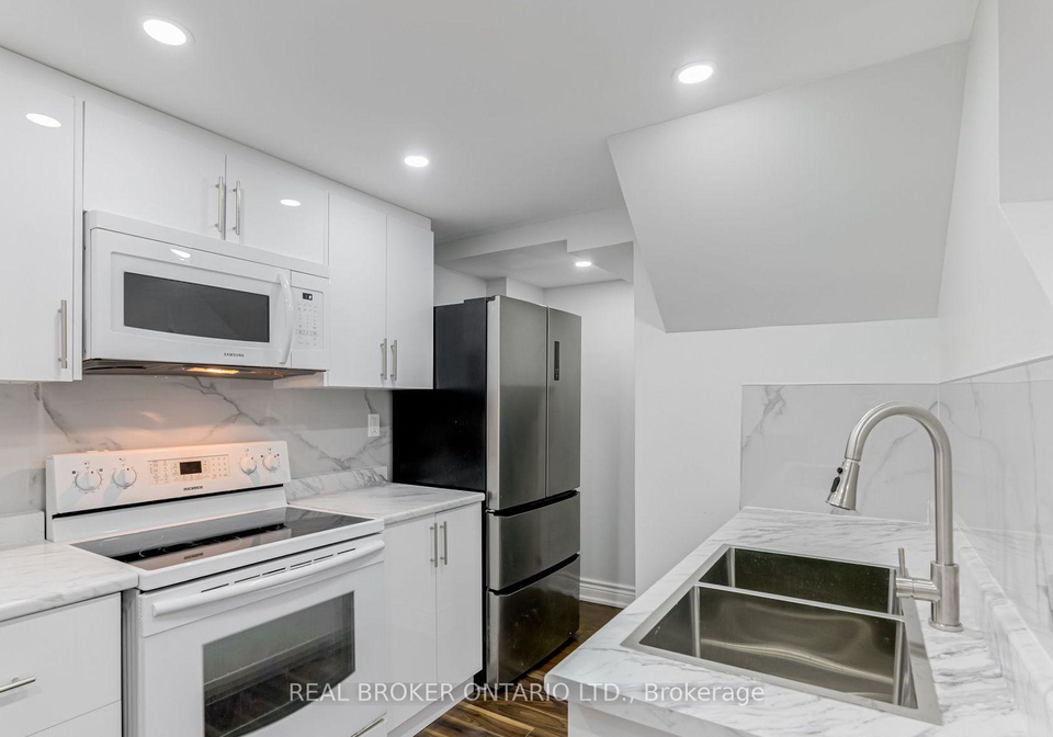 47-rotary-drive-toronto-scarborough-ontario-e13611404