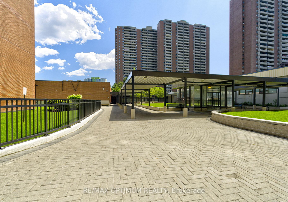 5-massey-square-toronto-east-york-ontario-e13614286