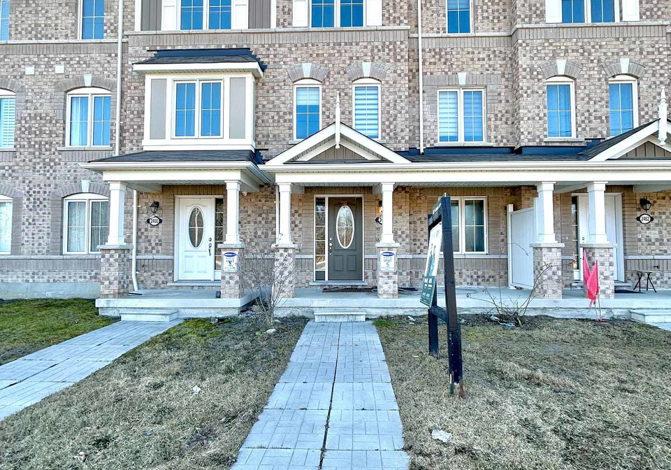 2464-fall-harvest-crescent-pickering-ontario-e13614896