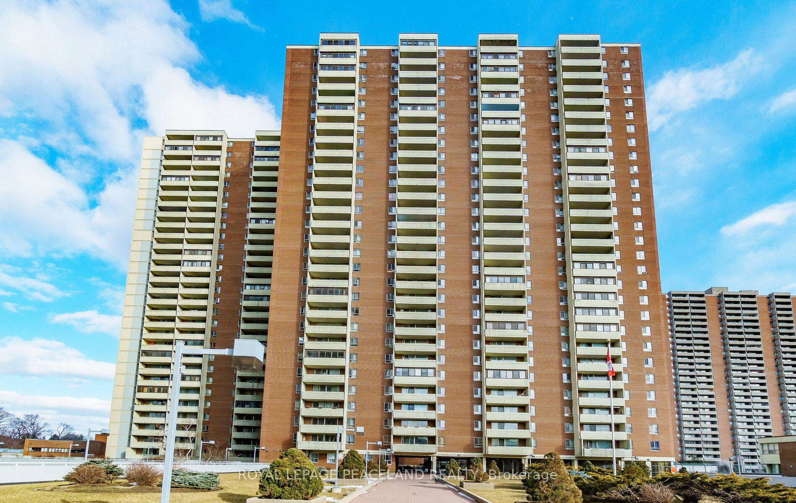 5-massey-square-toronto-east-york-ontario-e13615210