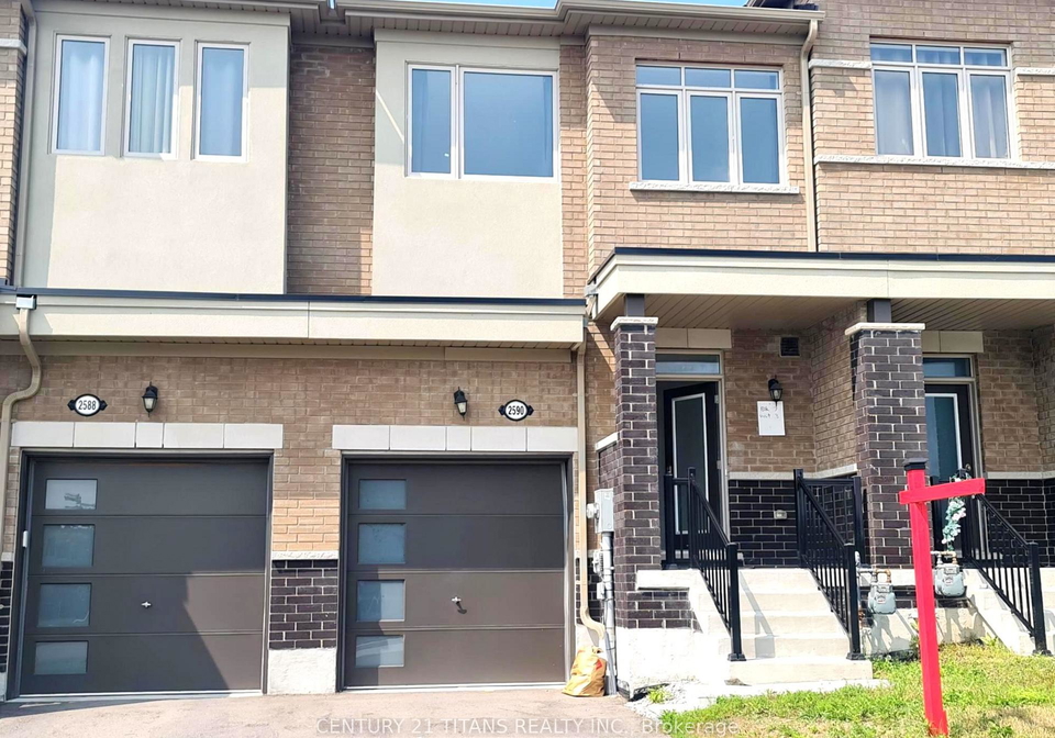 2590-winter-words-drive-oshawa-ontario-e13617418