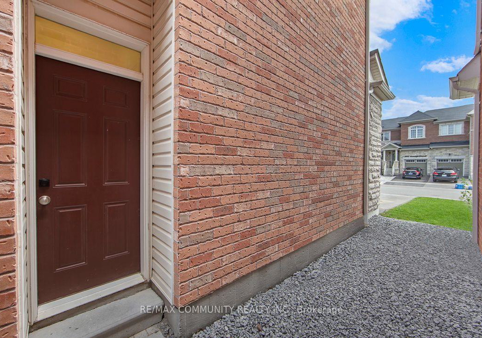 2447-moonlight-crescent-pickering-ontario-e13618986
