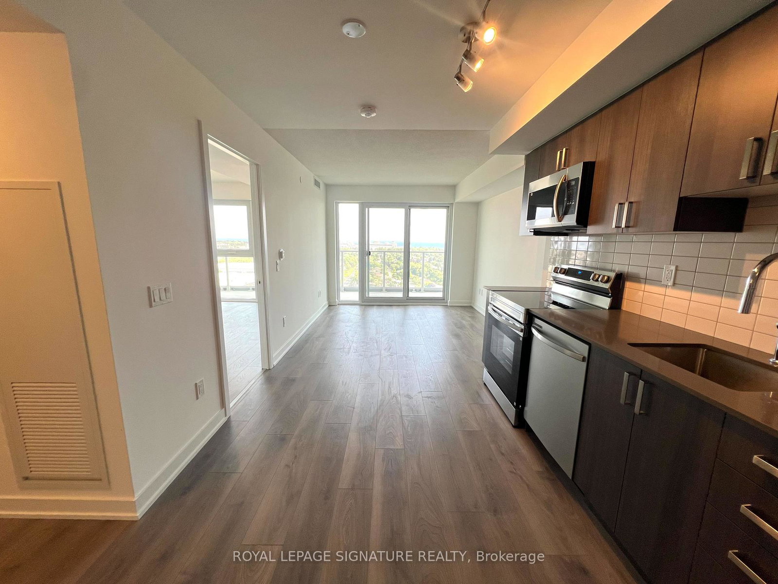 1010-sandy-beach-road-pickering-ontario-e13621020