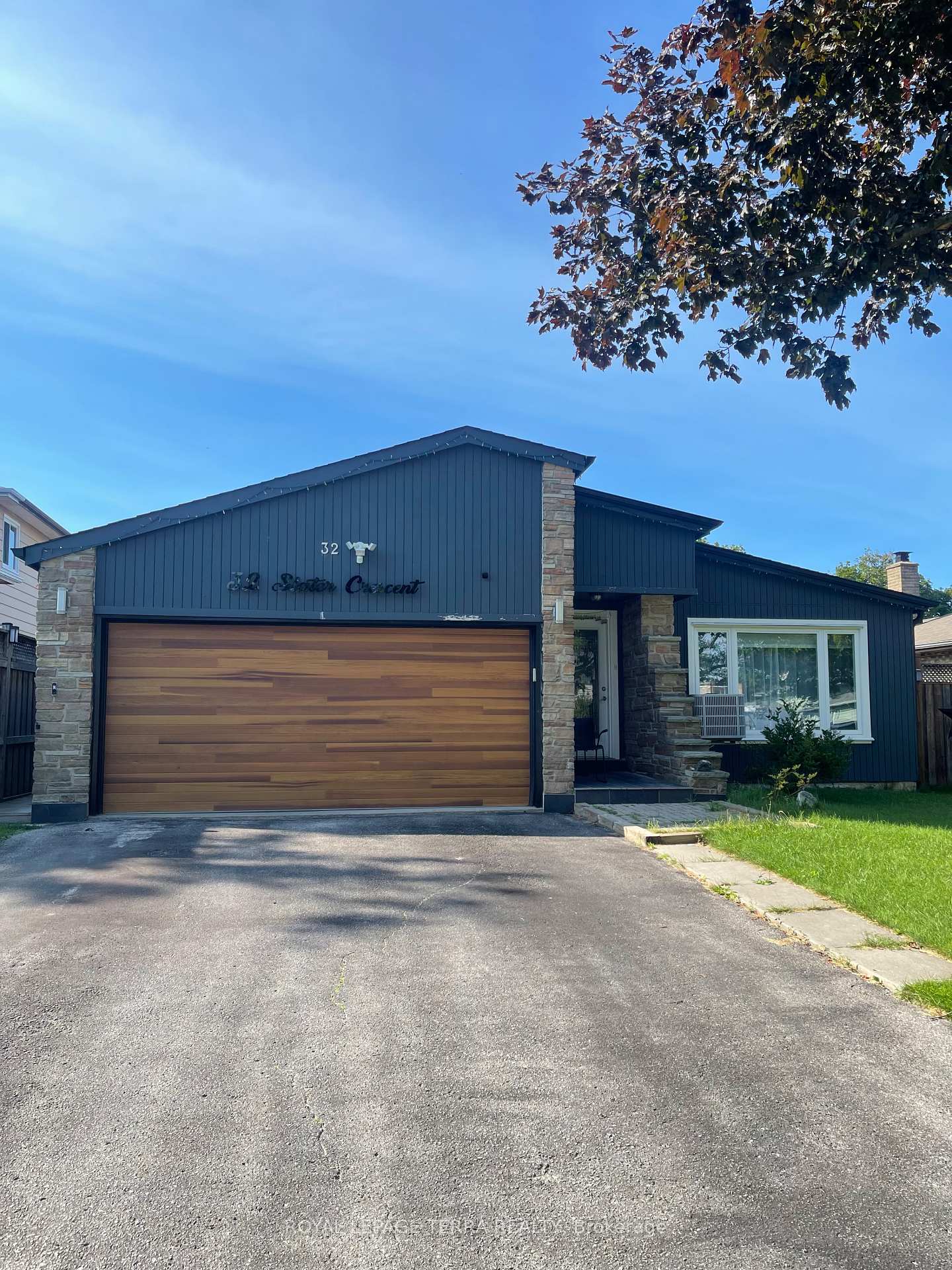 32-slater-crescent-ajax-ontario-e13623596