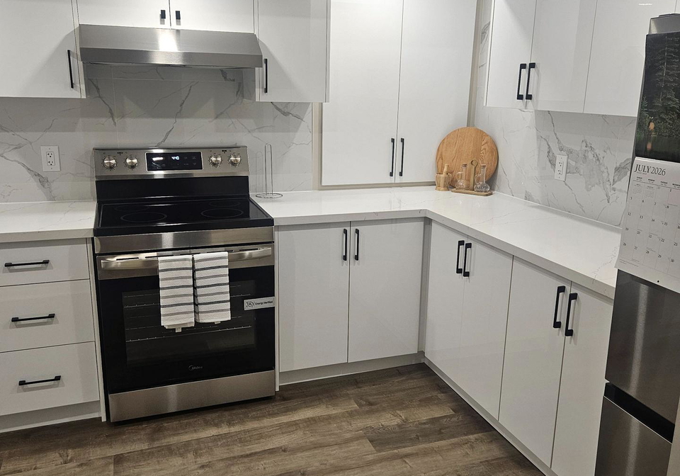 32-miles-drive-ajax-ontario-e13625806