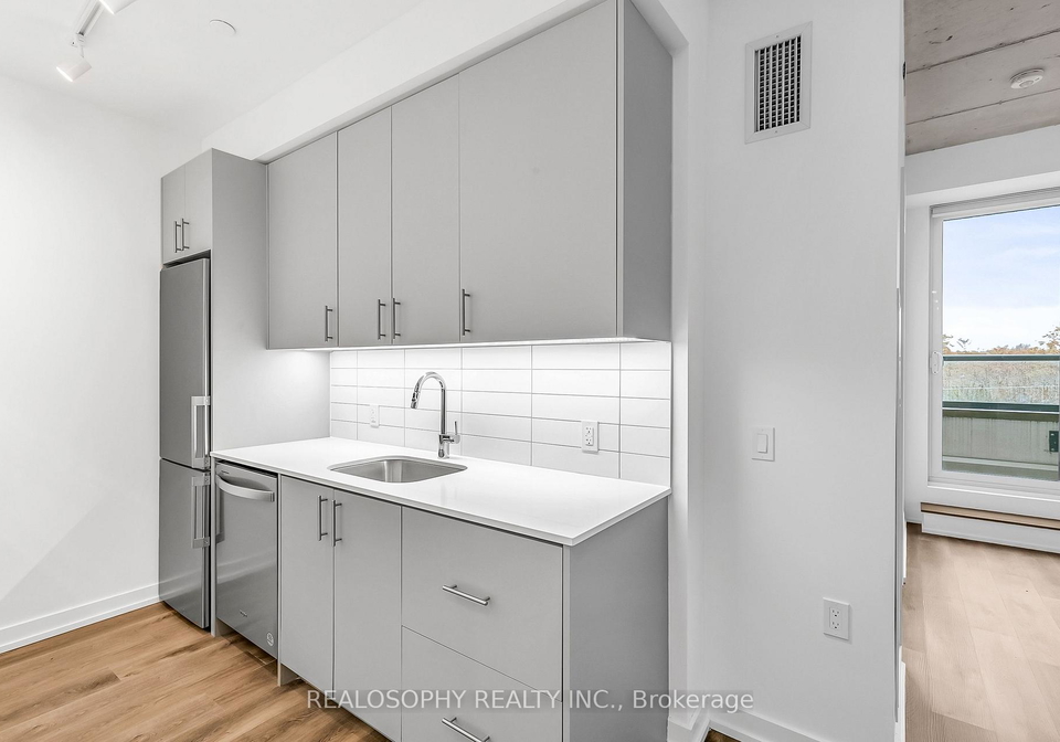 115-larchmount-avenue-toronto-toronto-ontario-e13625946