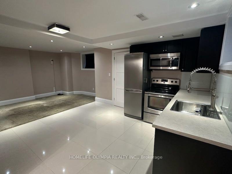64-four-oaks-gate-toronto-east-york-ontario-e13628834