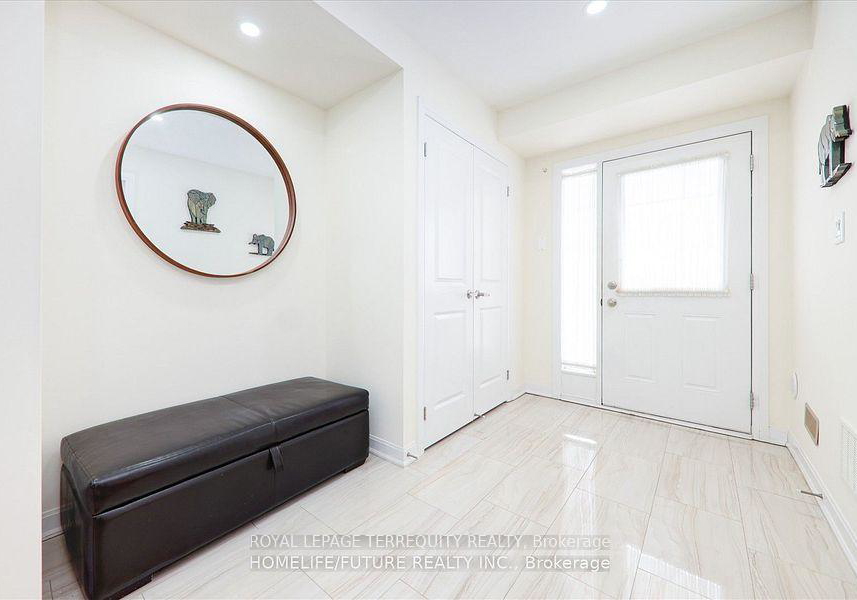 2412-fall-harvest-crescent-pickering-ontario-e13629022