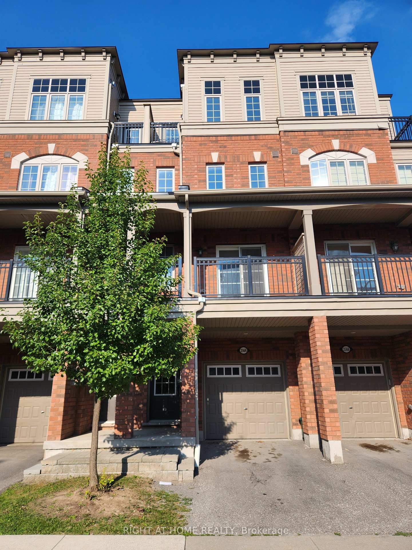 2564-bromus-path-oshawa-ontario-e13629670